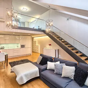 Empirent Karlin Aparthotel